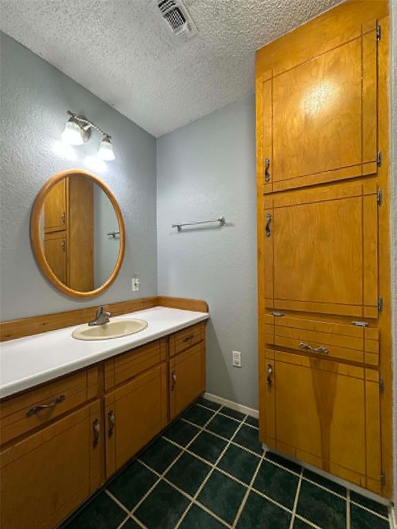 1033 Wolfe Road A Property Photo 28