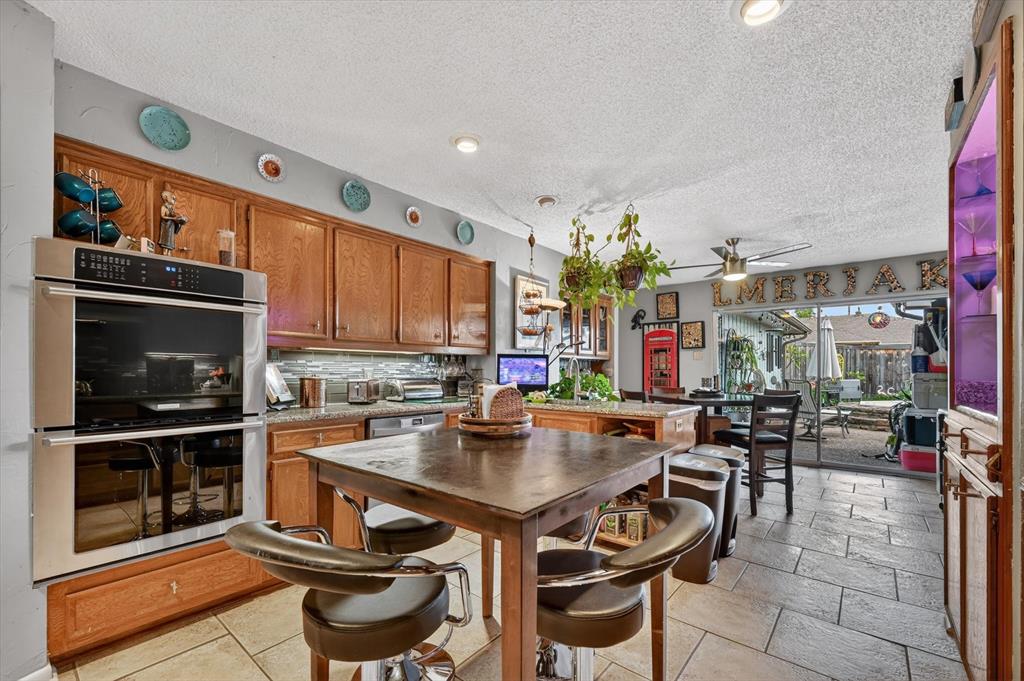 10015 Chimney Hill Lane Property Photo 6