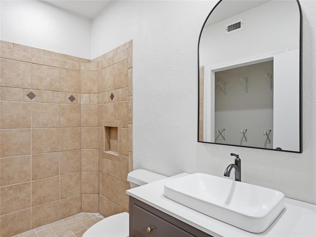 119 Summer View Property Photo 8
