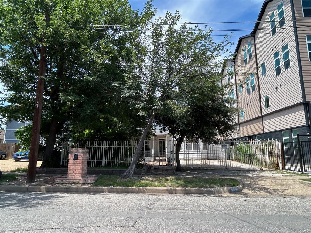 731 W 10th Street Property Photo 8