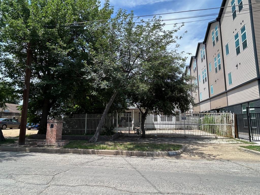 731 W 10th Street Property Photo 15
