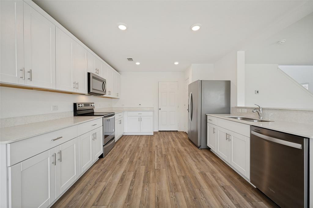 882 Breakwater Drive Property Photo 2