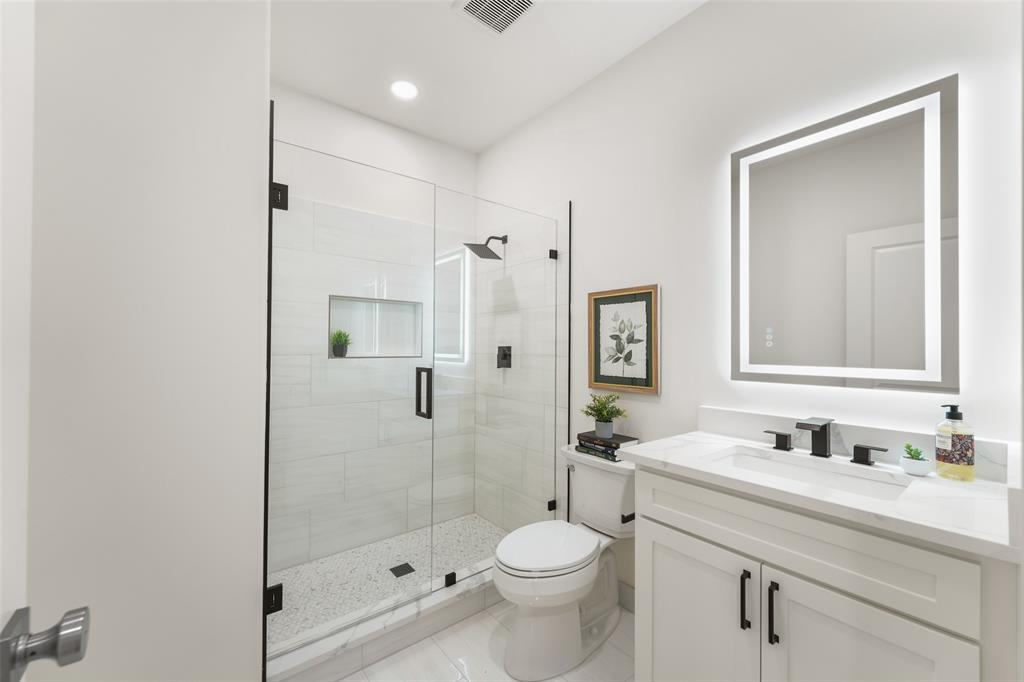 5259 Saint Charles Avenue Property Photo 14