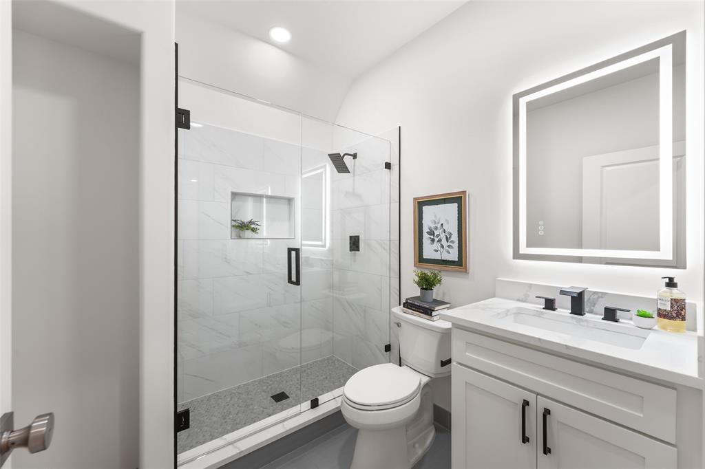 5259 Saint Charles Avenue Property Photo 17