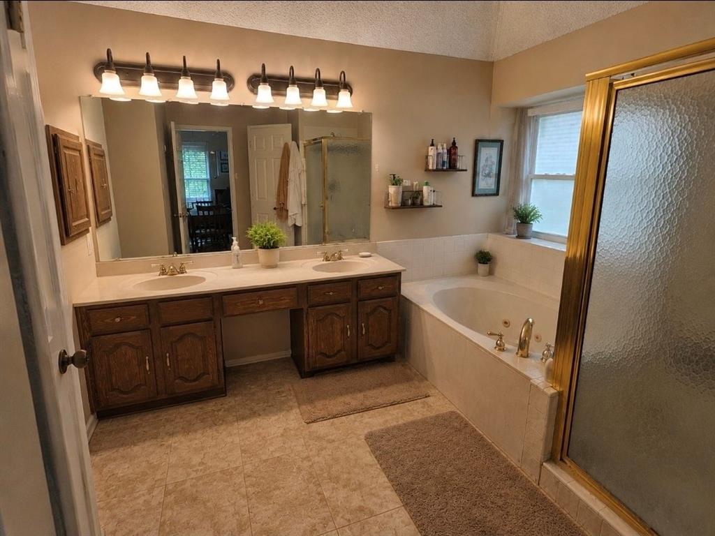 6701 Ashmont Drive Property Photo 7