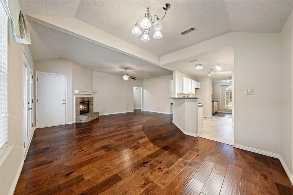 2124 Emerald Oaks Property Photo 2
