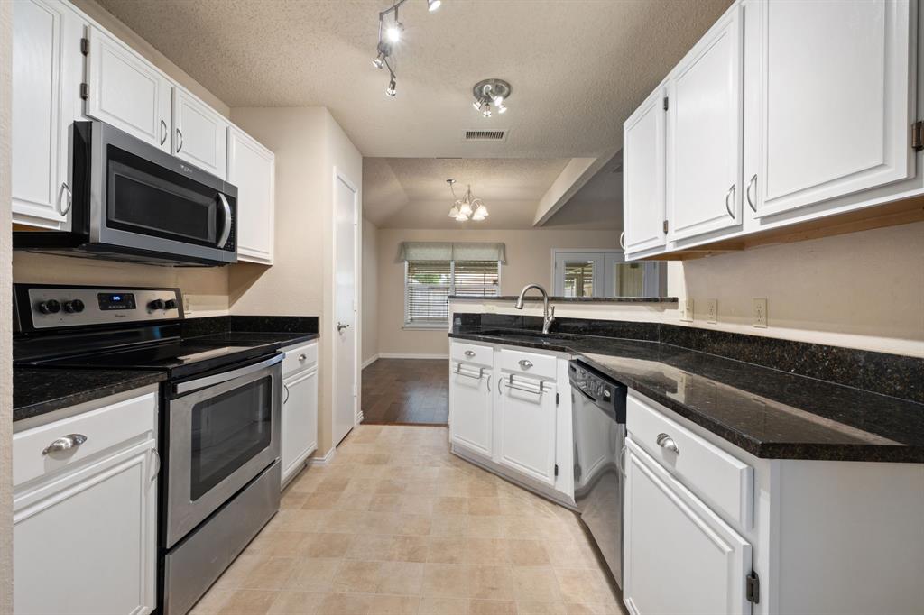 2124 Emerald Oaks Property Photo 3