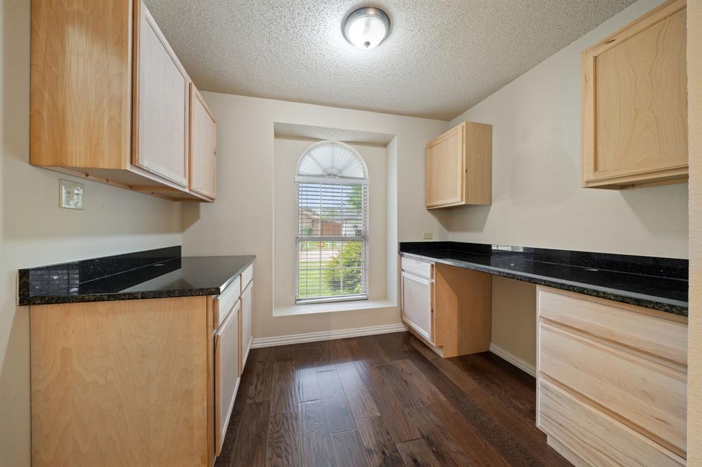 2124 Emerald Oaks Property Photo 4
