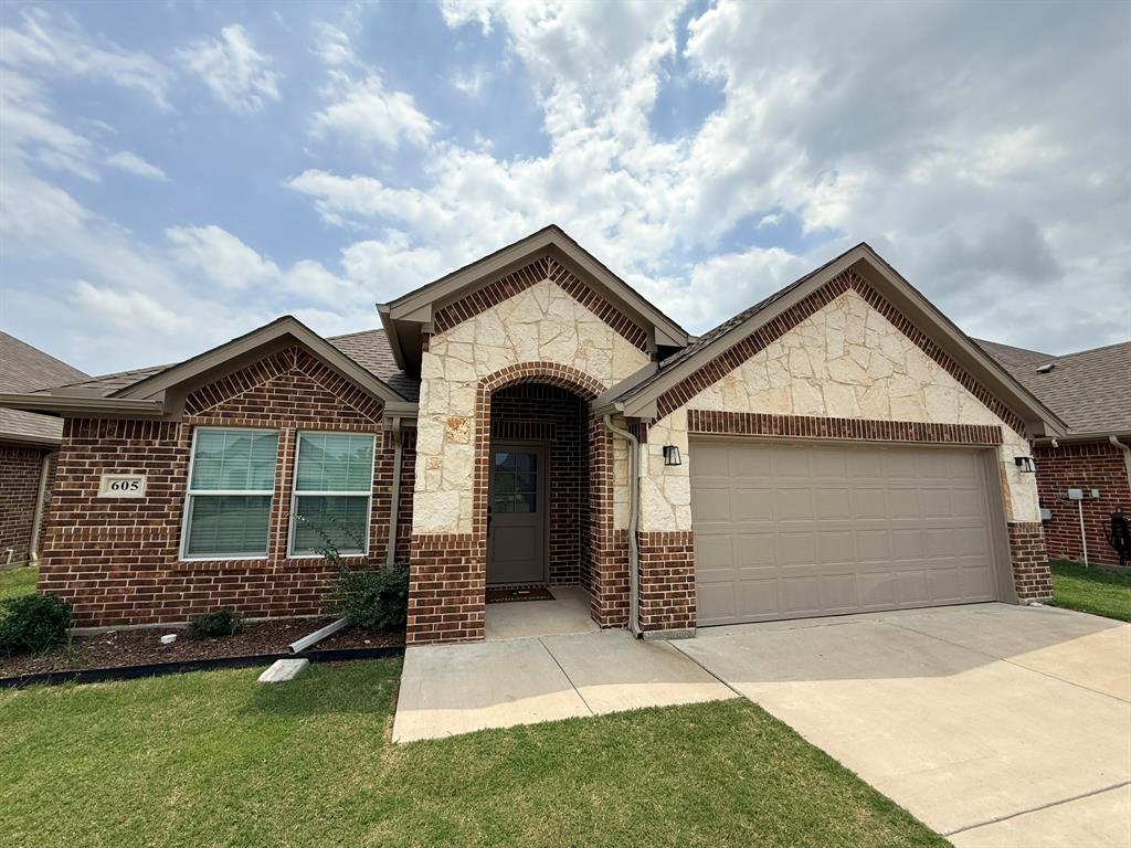 605 Tippit Lane Property Photo 1