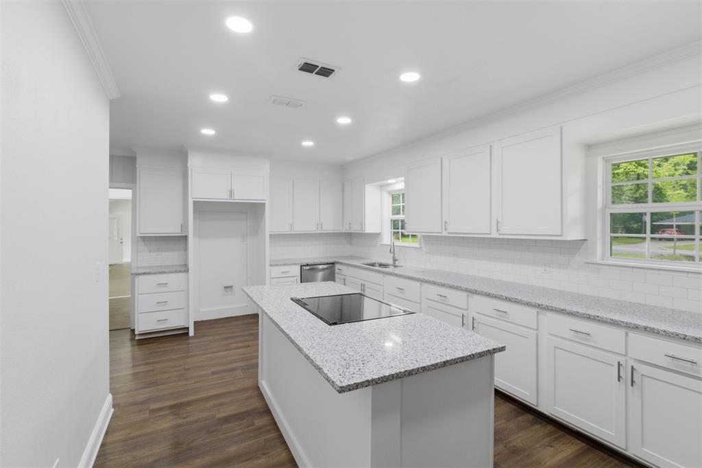 325 Sunset Boulevard Property Photo 9
