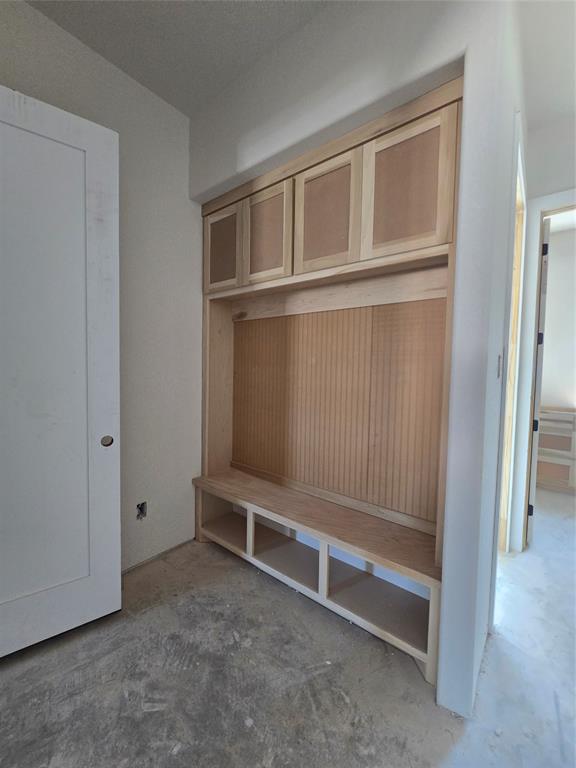 1032 N 44 Lane Property Photo 5