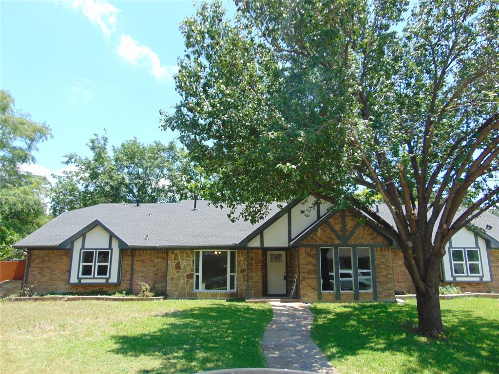 2714 Country Club Parkway Property Photo 1