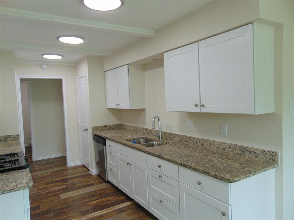 2714 Country Club Parkway Property Photo 6