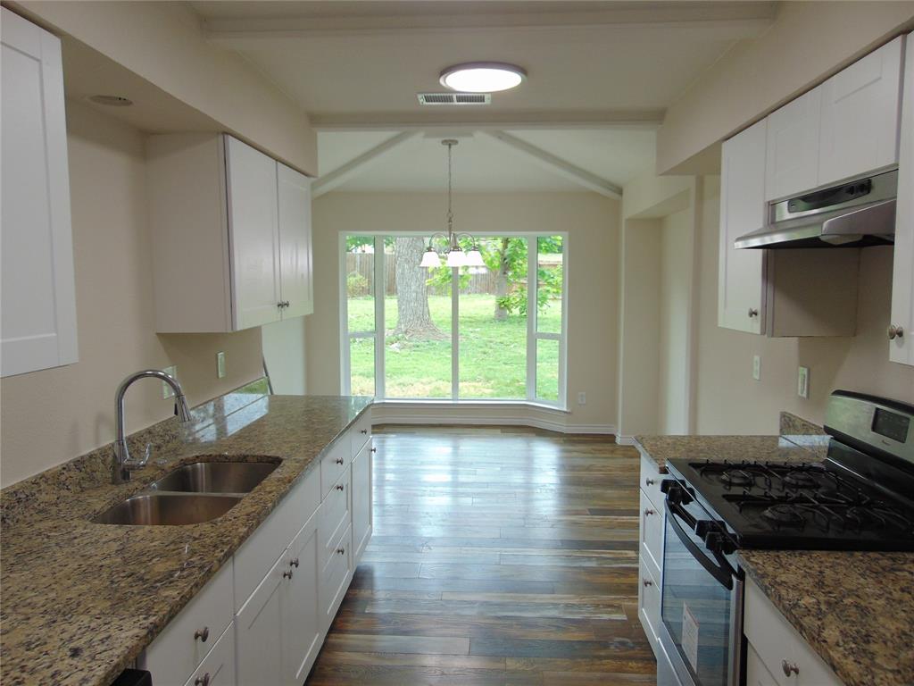 2714 Country Club Parkway Property Photo 7