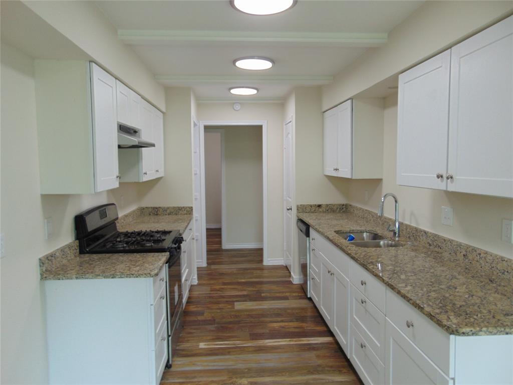 2714 Country Club Parkway Property Photo 10