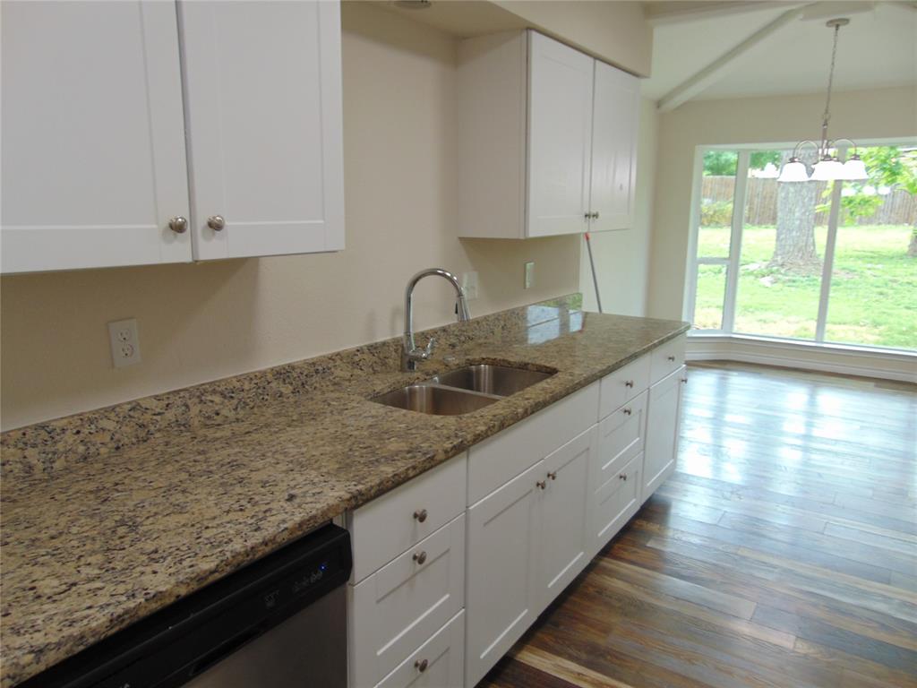 2714 Country Club Parkway Property Photo 12