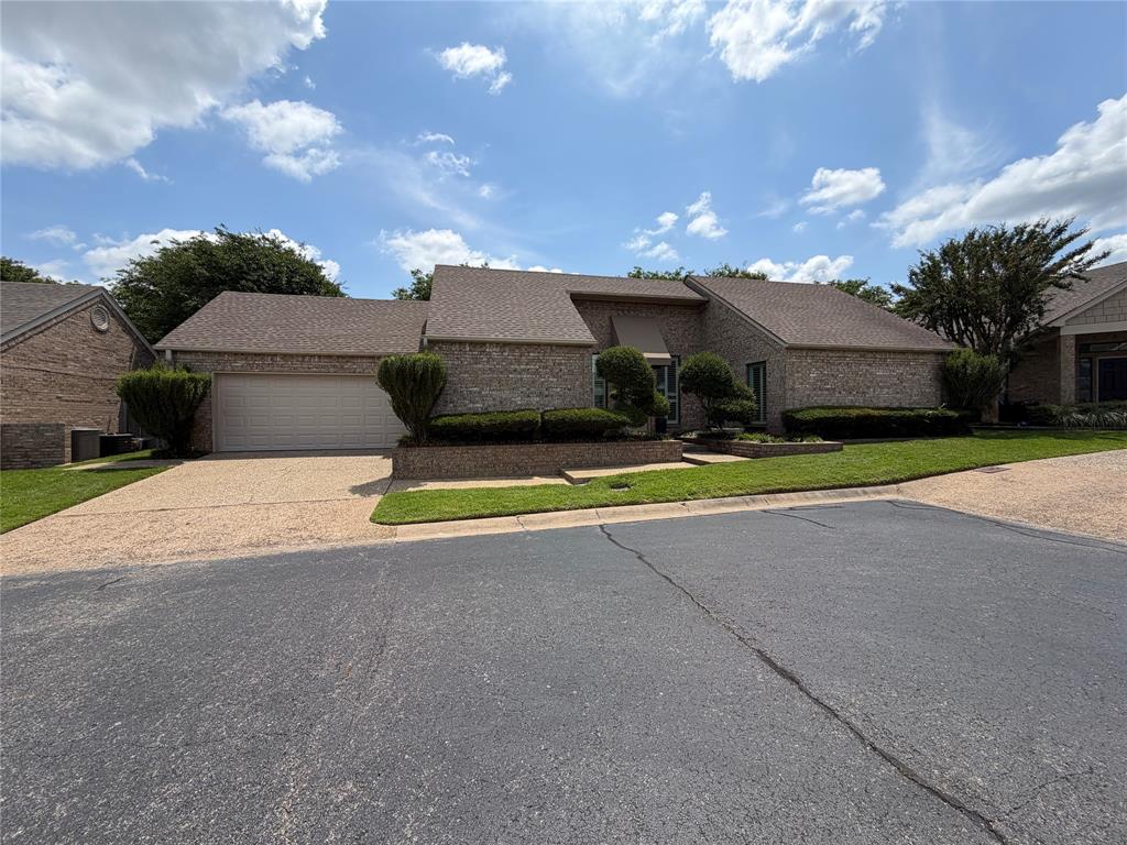 913 Wicket Court Property Photo 1