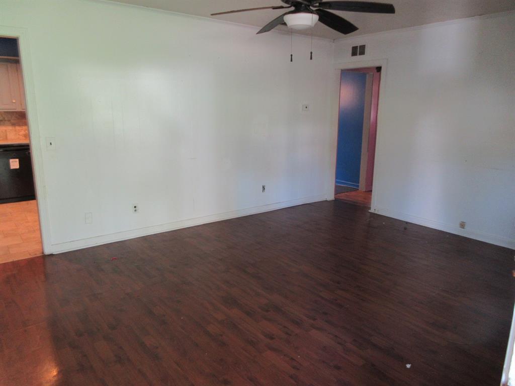 909 Wilton Place Property Photo 2