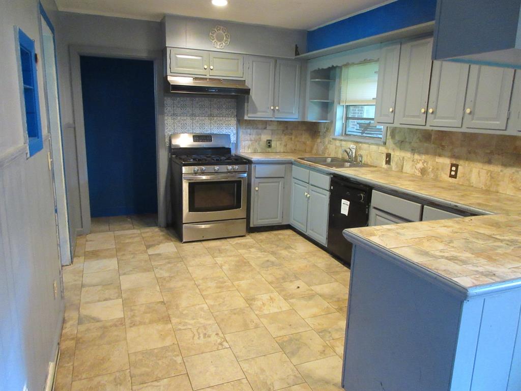 909 Wilton Place Property Photo 6