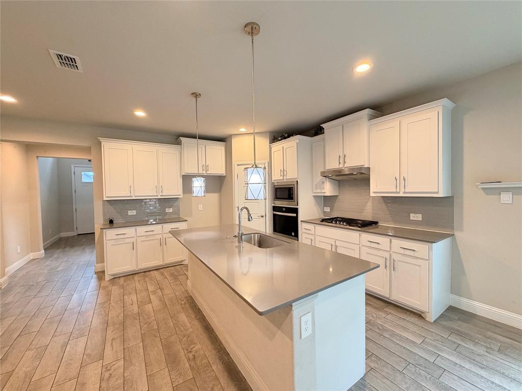 1324 Razorbill Road Property Photo 4
