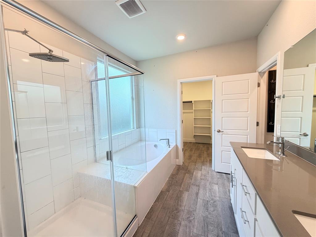1324 Razorbill Road Property Photo 9