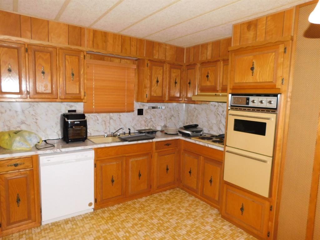 555 Thomasville Road Property Photo 28