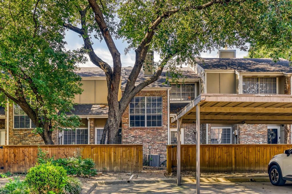 2420 Northlake Court Property Photo 1