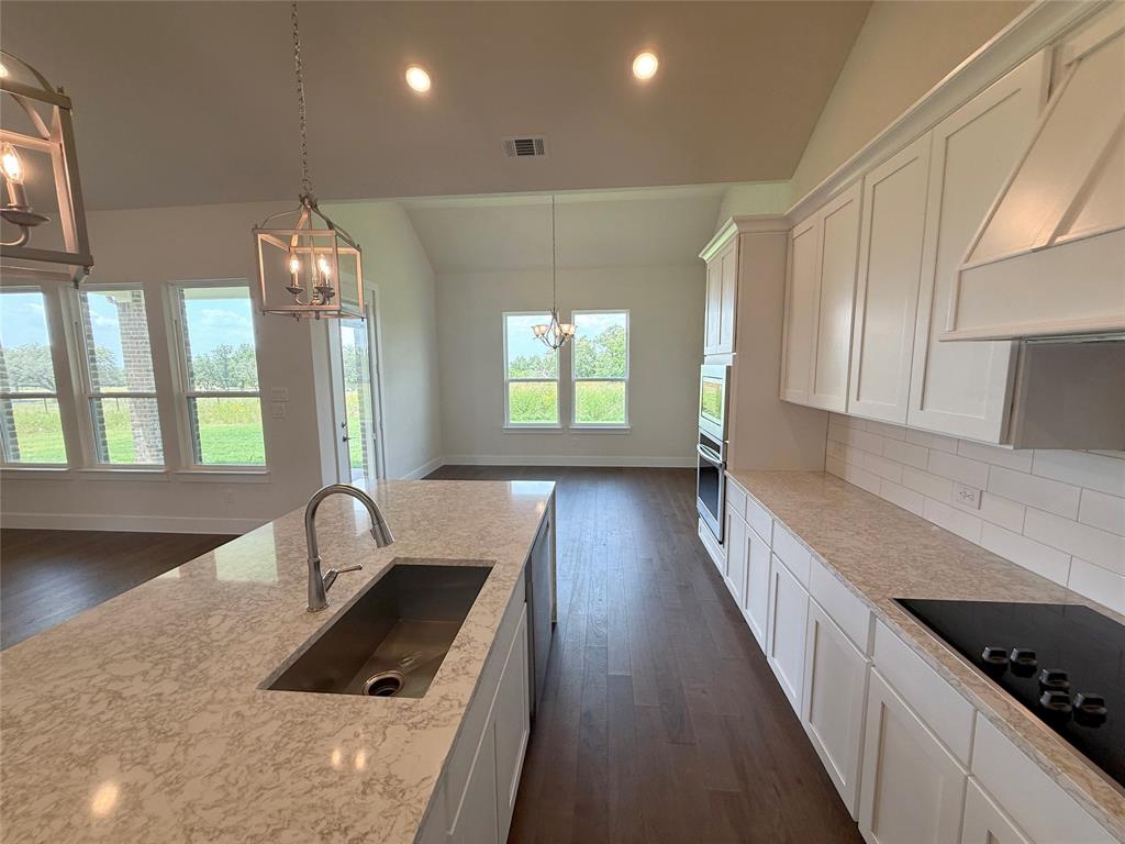 1300 Green Ridge Property Photo 6