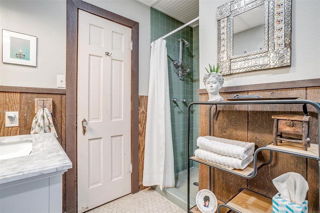 228 Rock Harbor Drive Property Photo 17