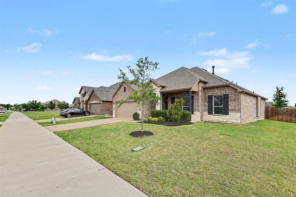 2916 Bobcat Drive Property Photo 2