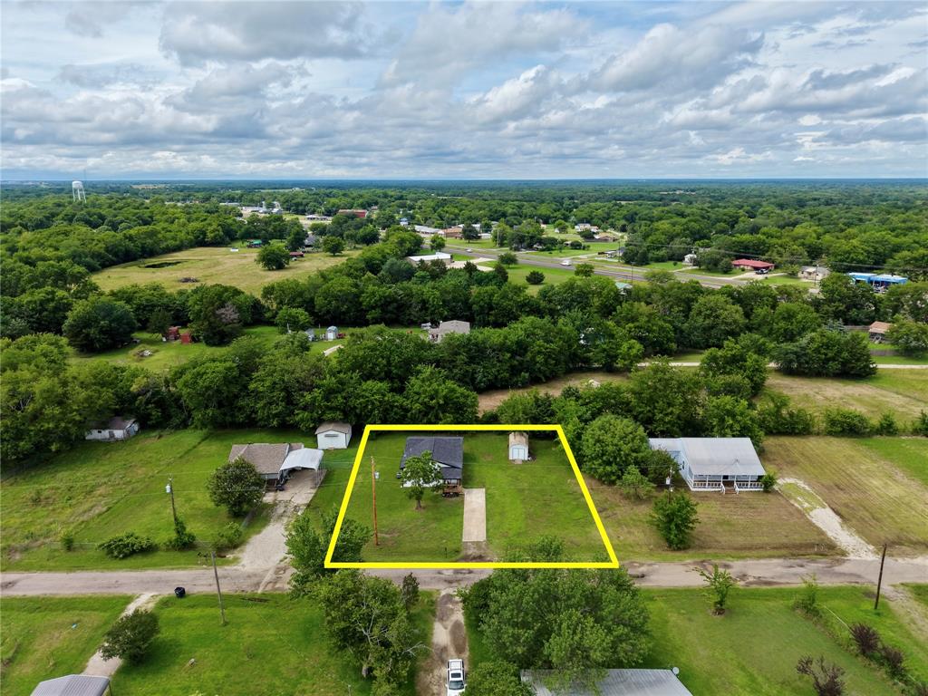 615 Smith Circle Property Photo 3