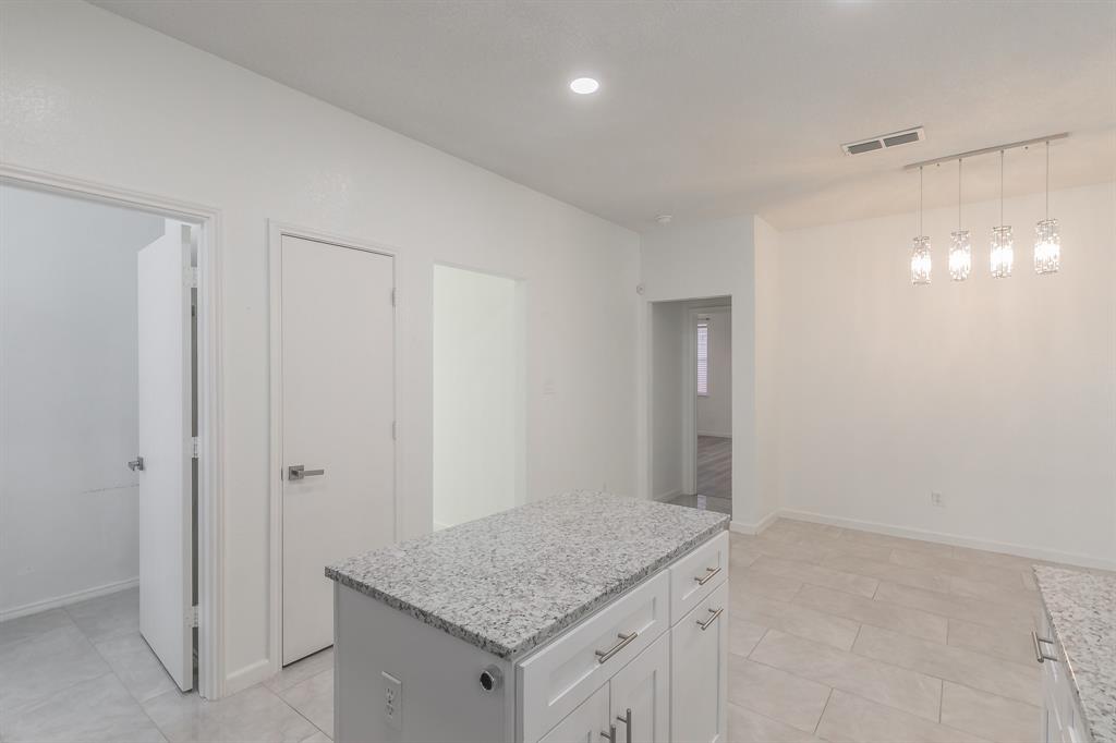4333 Park Creek Circle Property Photo 6