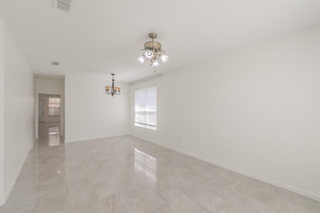 4333 Park Creek Circle Property Photo 8