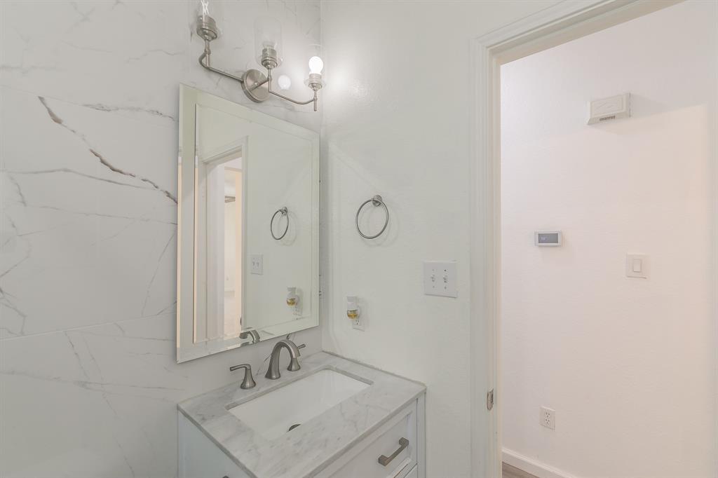 4333 Park Creek Circle Property Photo 17