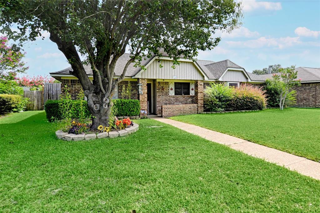 923 Courtney Property Photo 2