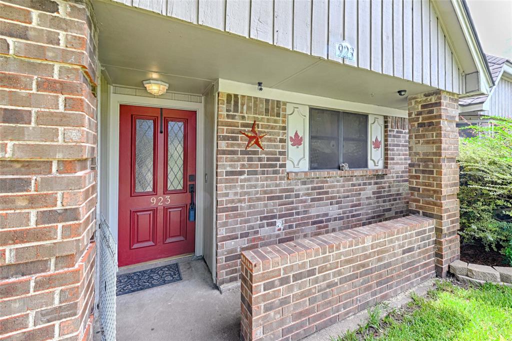 923 Courtney Property Photo 4