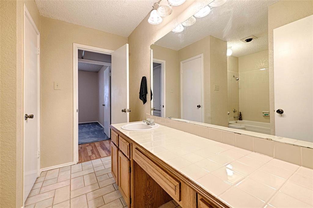 923 Courtney Property Photo 17