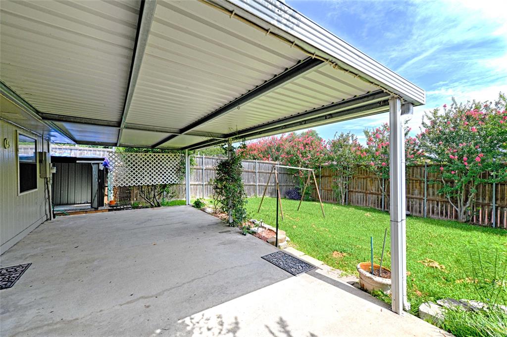 923 Courtney Property Photo 22