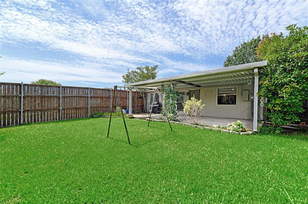 923 Courtney Property Photo 25