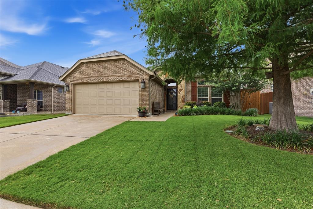 712 Mist Flower Drive Property Photo 2