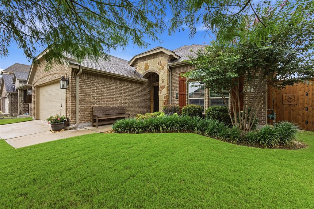 712 Mist Flower Drive Property Photo 3