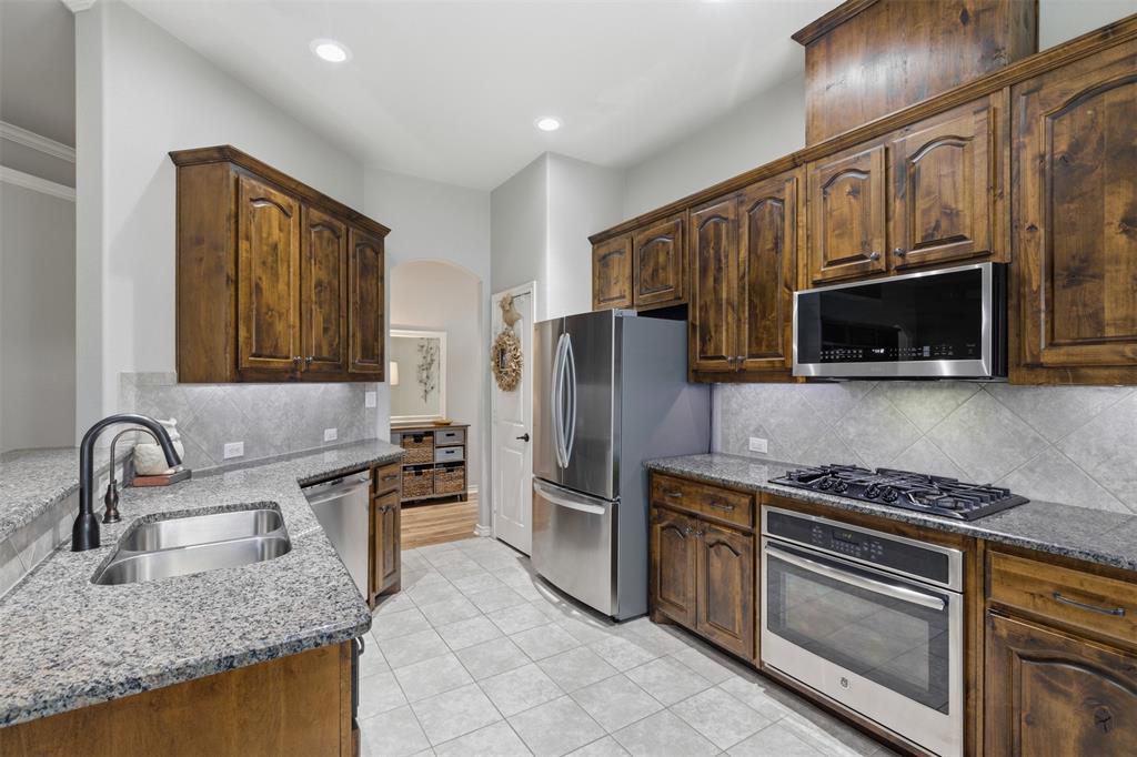 712 Mist Flower Drive Property Photo 11