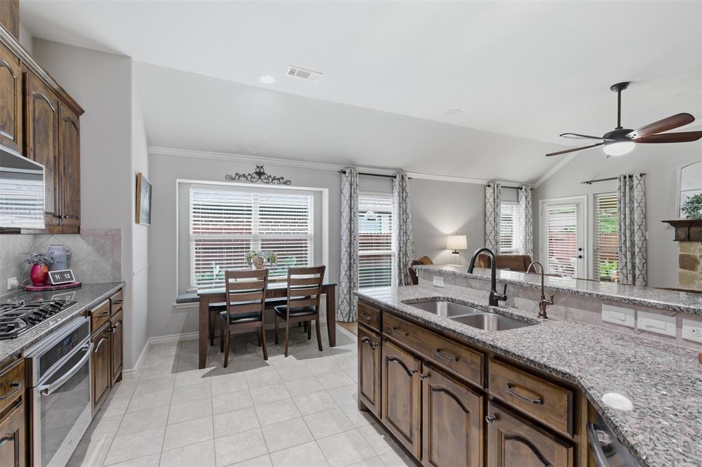 712 Mist Flower Drive Property Photo 13