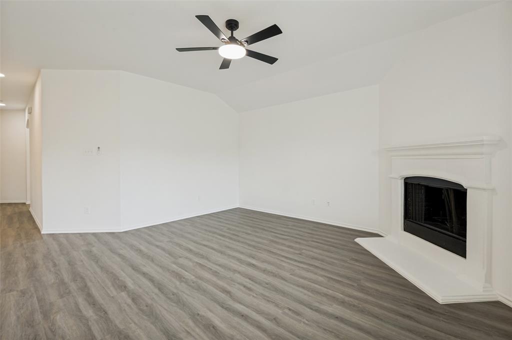 1097 Luton Drive Property Photo 11
