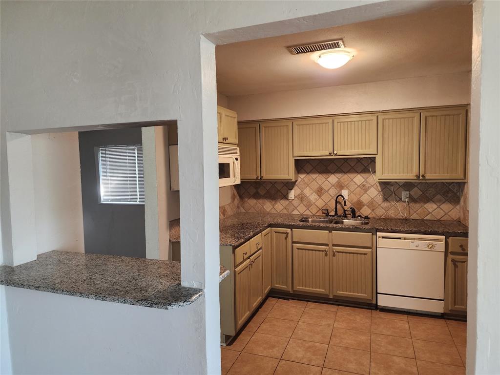 808 Howell Drive Property Photo 6