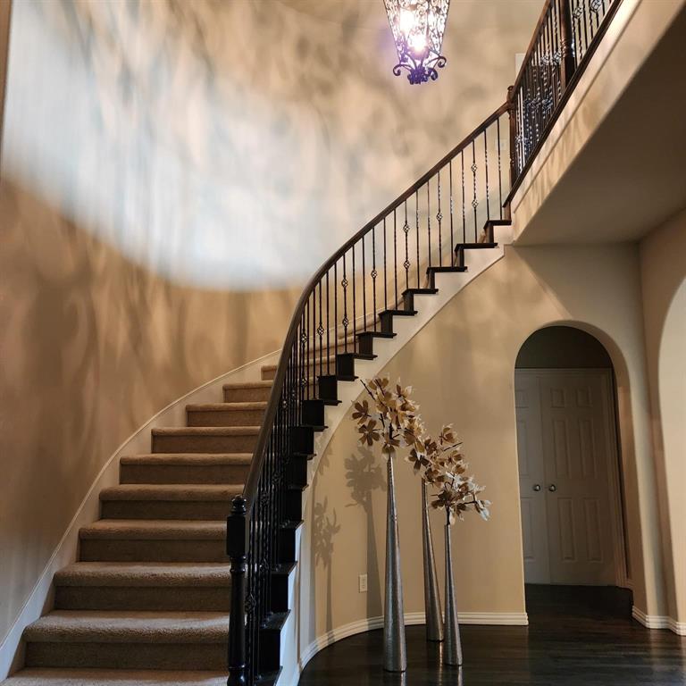 10082 Drawbridge Drive Property Photo 3