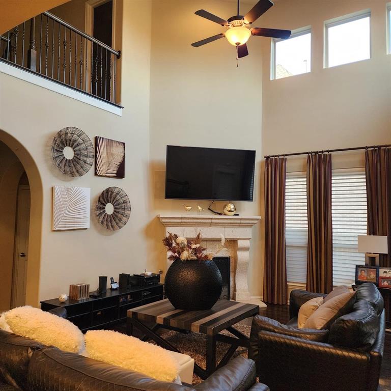 10082 Drawbridge Drive Property Photo 5
