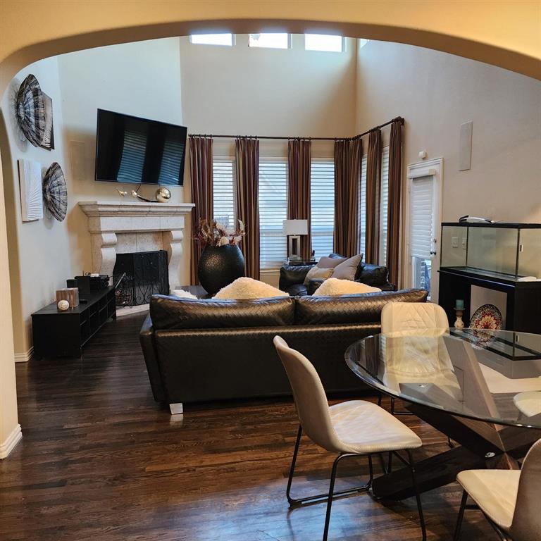 10082 Drawbridge Drive Property Photo 6