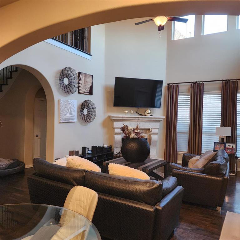 10082 Drawbridge Drive Property Photo 7