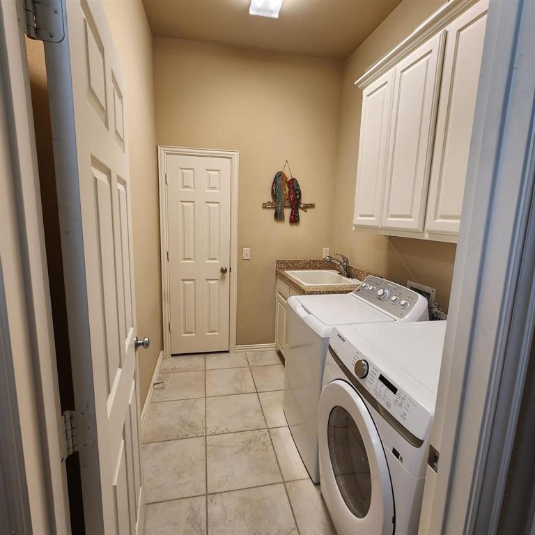 10082 Drawbridge Drive Property Photo 18